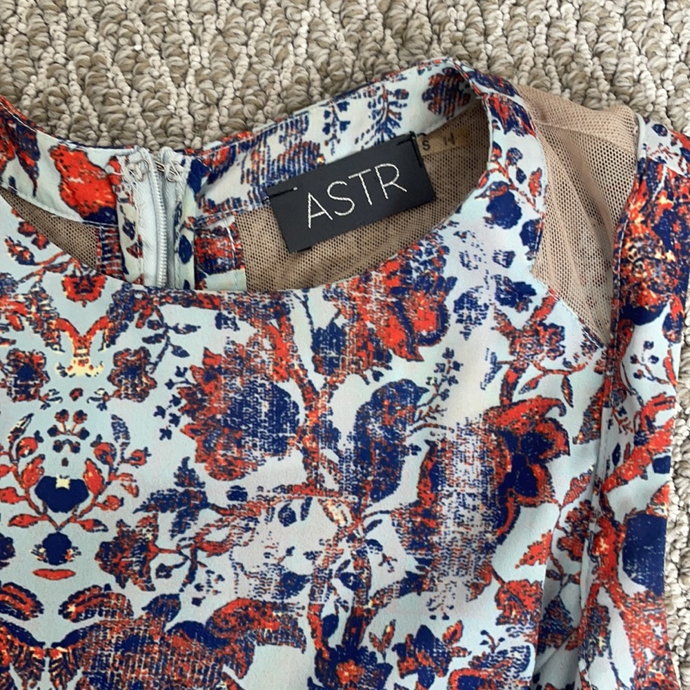 ASTR fit and flare floral mini dress. Perfect for a wedding guest! - Picture 3 of 5